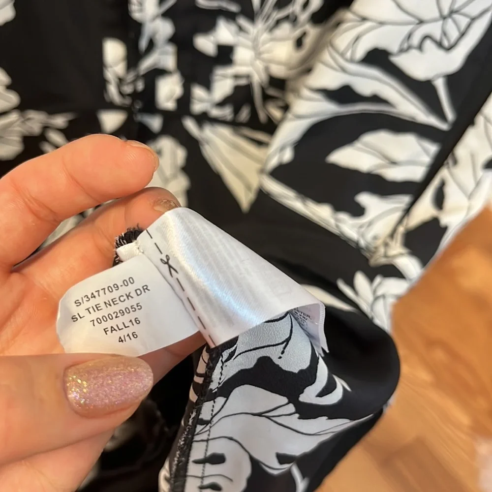 Banana republic black and white floral mini tie neck dress 0P - Picture 5 of 8